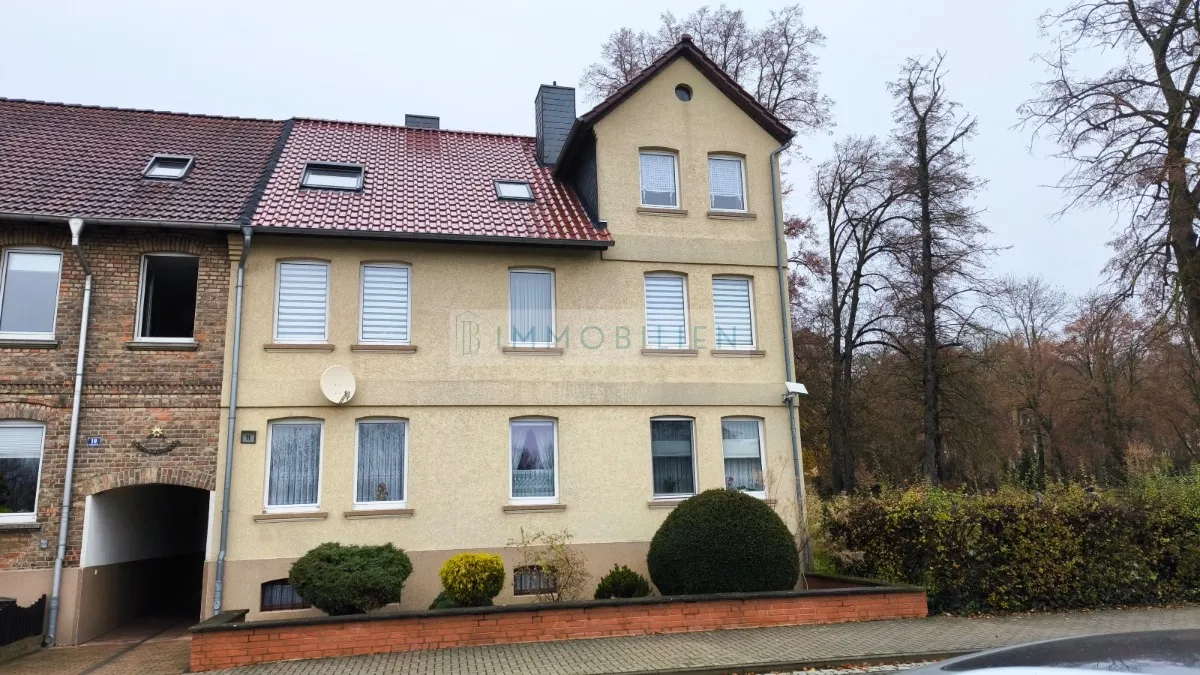 Haus in 39393 Hötensleben: Mehrfamilienhaus in Hötensleben zu verkaufen.