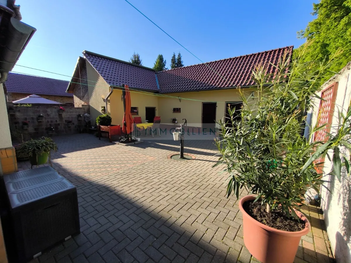 Haus in 39393 Hötensleben: Mehrfamilienhaus in Hötensleben zu verkaufen.