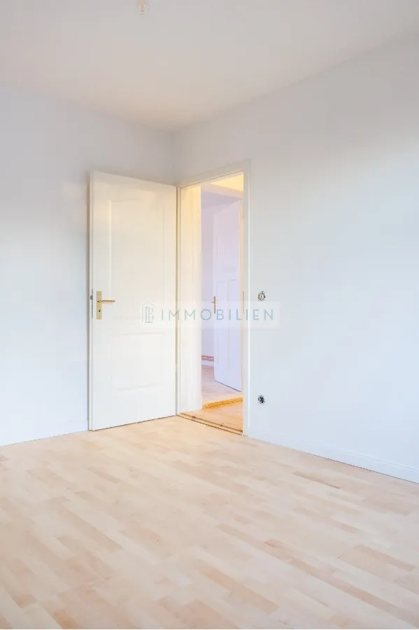 Wohnung in 12307 Berlin: Kernsanierte 4 Zimmerwohnung in Berlin-Lichtenrade zu verkaufen!