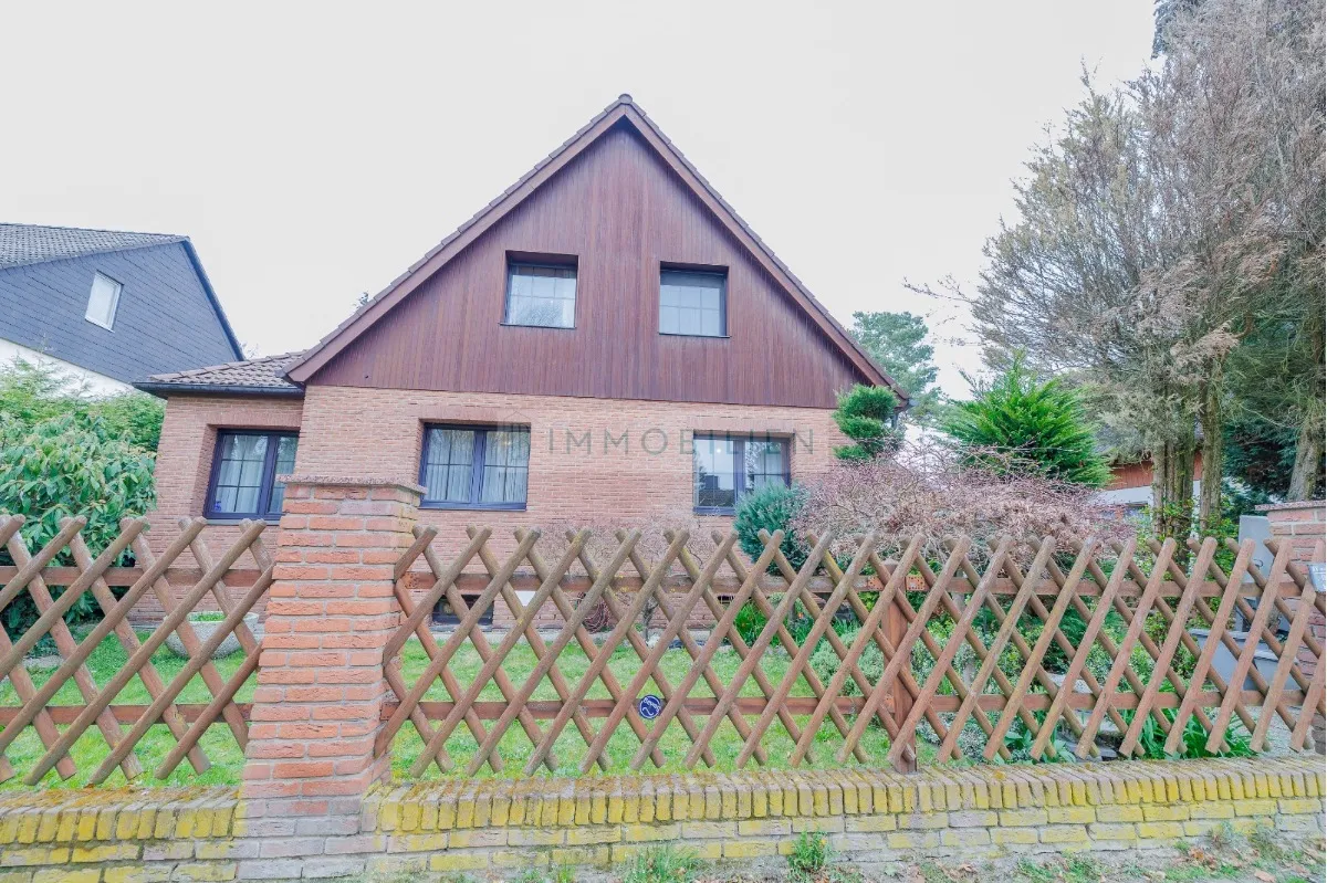 Haus in 13503 Berlin: Einfamilienhaus in Berlin zu verkaufen.