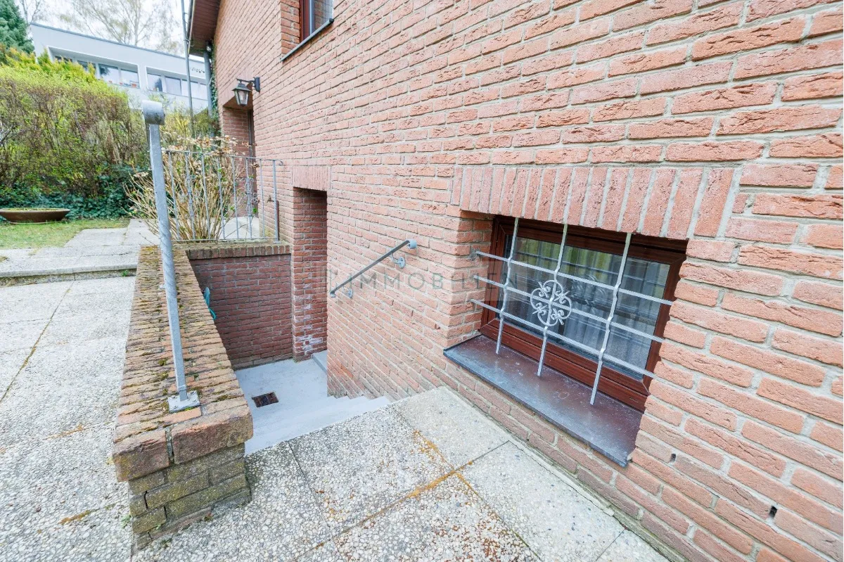 Haus in 13503 Berlin: Einfamilienhaus in Berlin zu verkaufen.