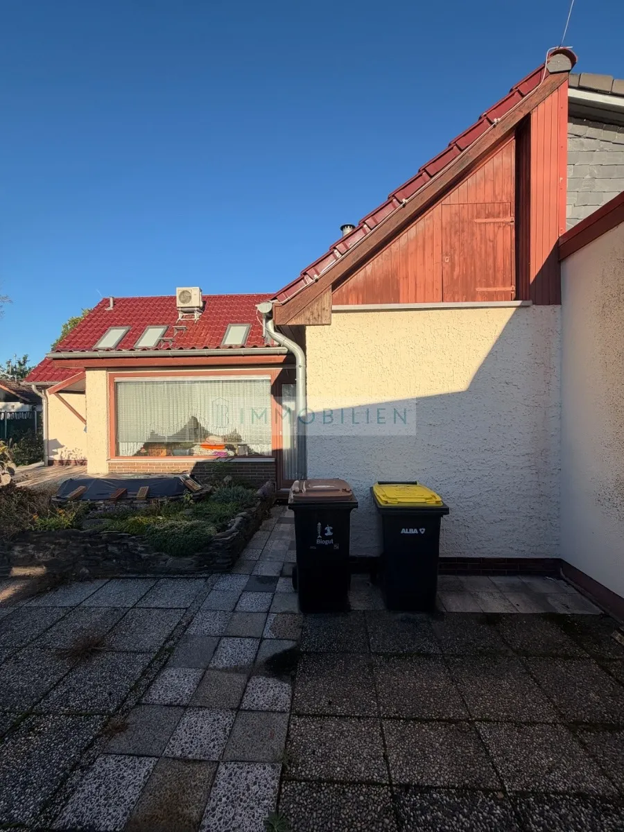 Haus in 13629 Berlin: Einfamilienhaus auf großzügigem Grundstück zu vermieten!